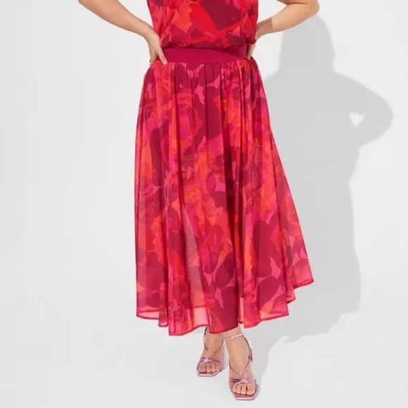 torrid Dresses & Skirts - Torrid Maxi Chiffon Floral Skirt Size 2X Undershort Pink EUC